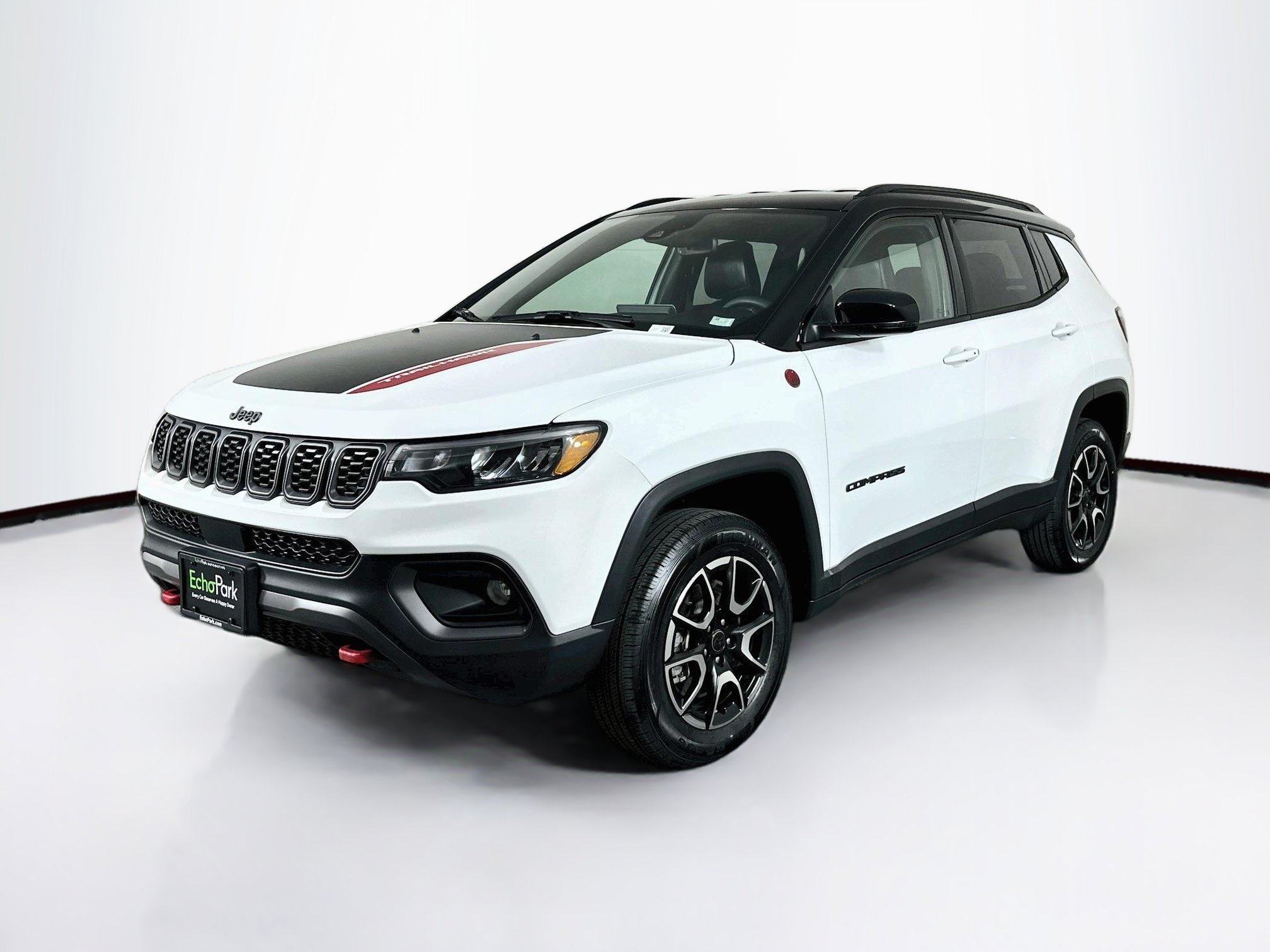 Used 2025 Jeep Compass Trailhawk AWD/4WD image 3