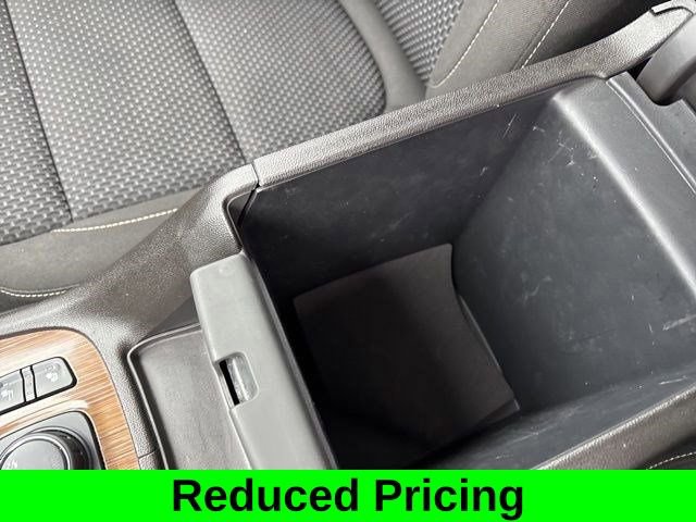 Used 2023 GMC Acadia SLE w/ Infotainment Package AWD/4WD image 28
