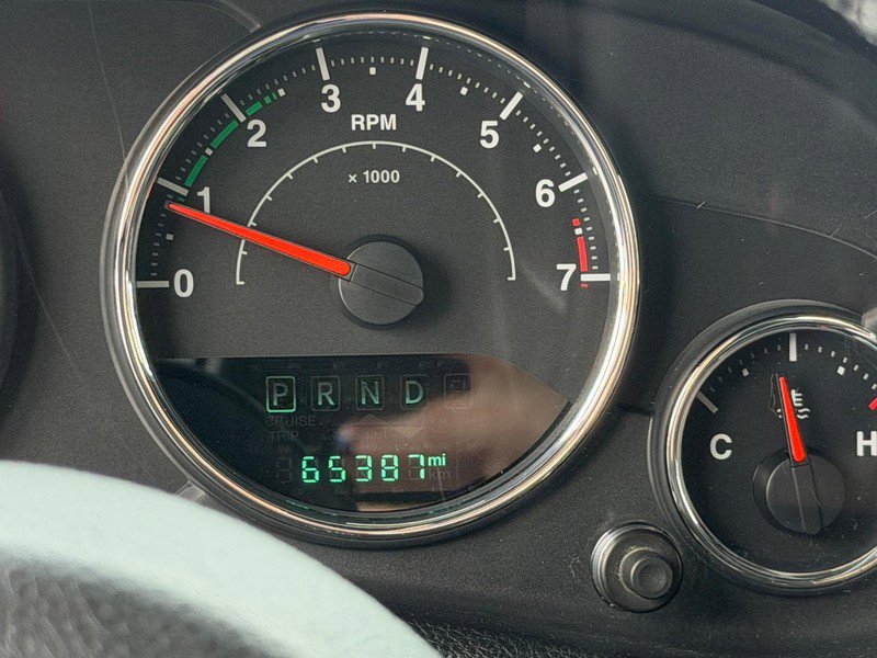 Used 2015 Jeep Wrangler Unlimited Sahara w/ Connectivity Group image 18