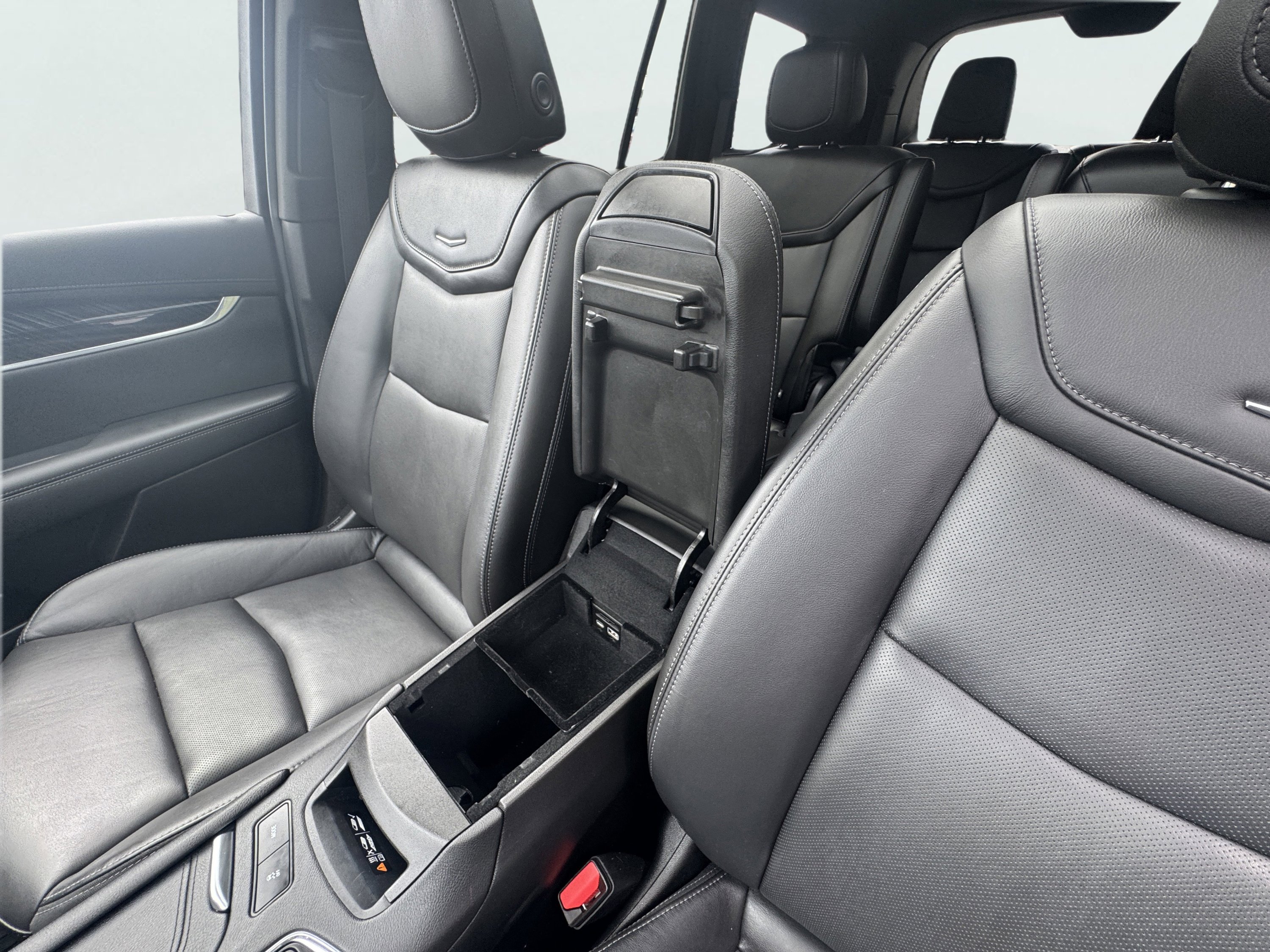 Used 2023 Cadillac XT6 Premium Luxury image 34