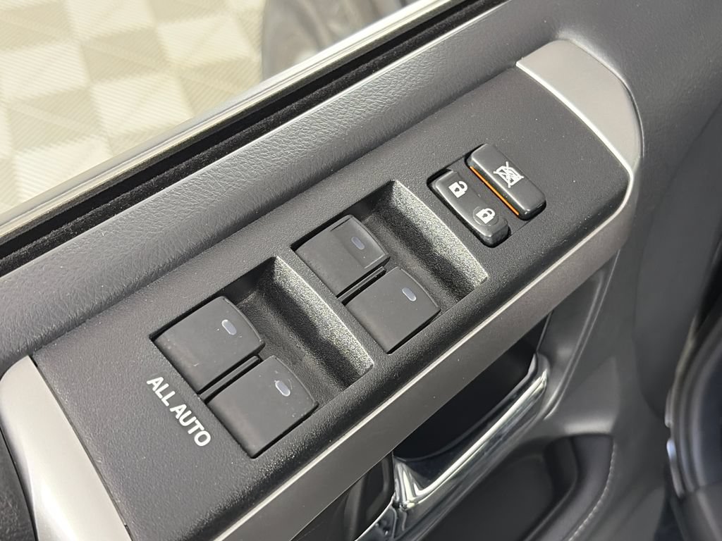 Used 2022 Toyota 4Runner SR5 AWD/4WD image 25