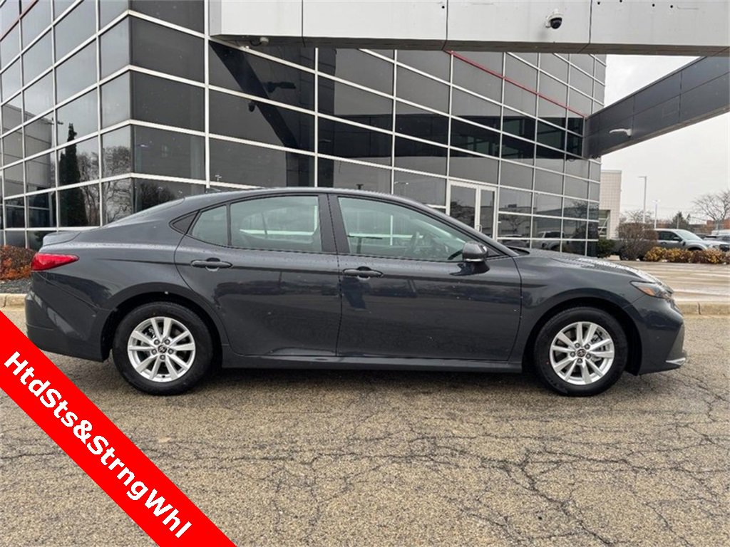 Used 2025 Toyota Camry LE video 2