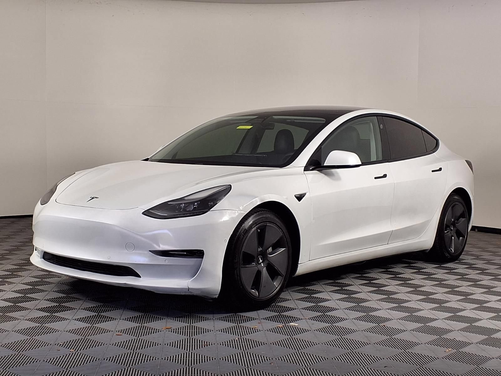 Used 2021 Tesla Model 3 Standard Range Plus RWD image 3