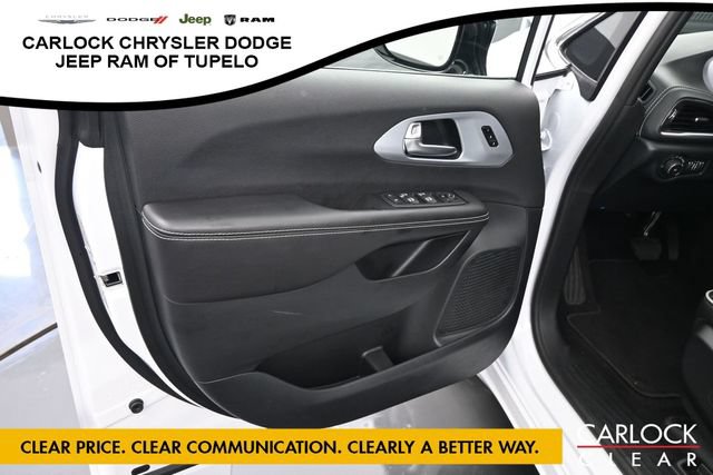 Used 2026 Chrysler Pacifica Limited FWD image 13