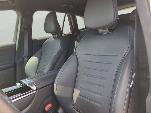 Used 2025 Mercedes-Benz GLC 300 4MATIC image 19