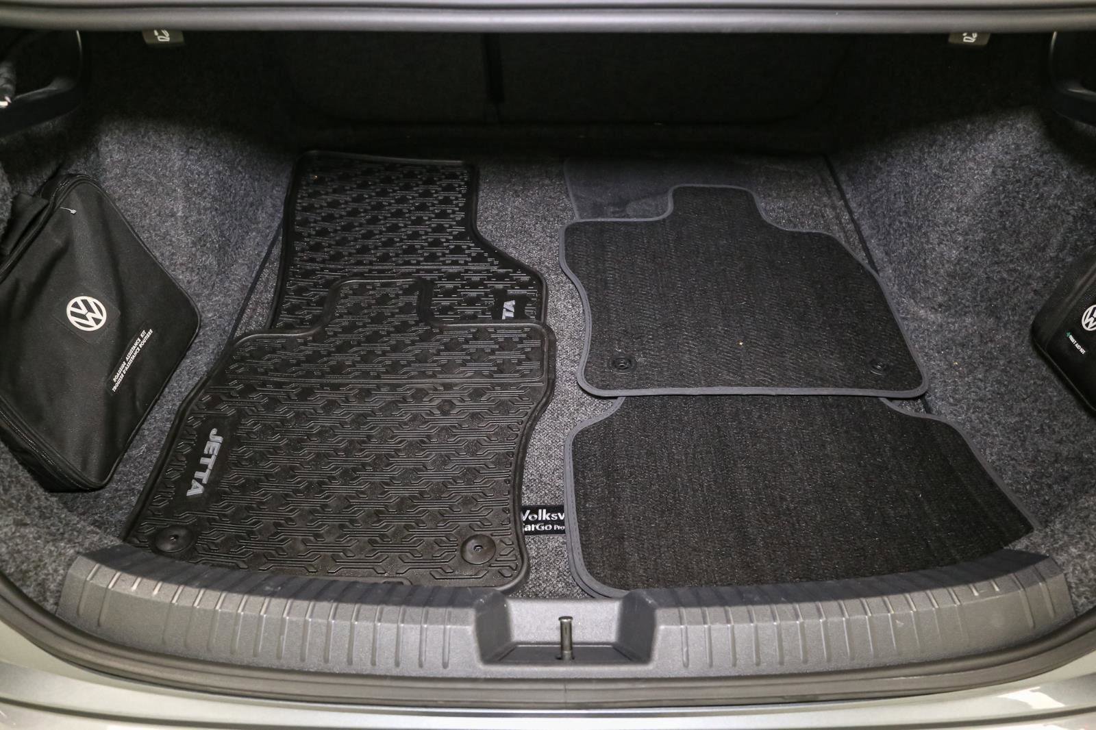 Used 2019 Volkswagen Jetta SEL w/ Cold Weather Package image 13