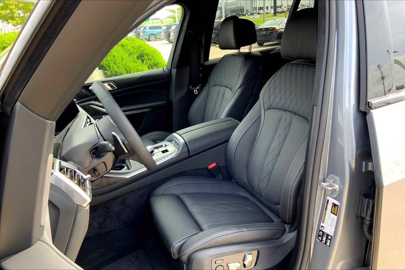 New 2026 BMW X7 M60i image 9