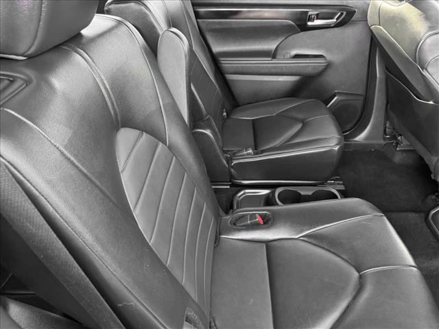 Used 2024 Toyota Highlander XLE image 19