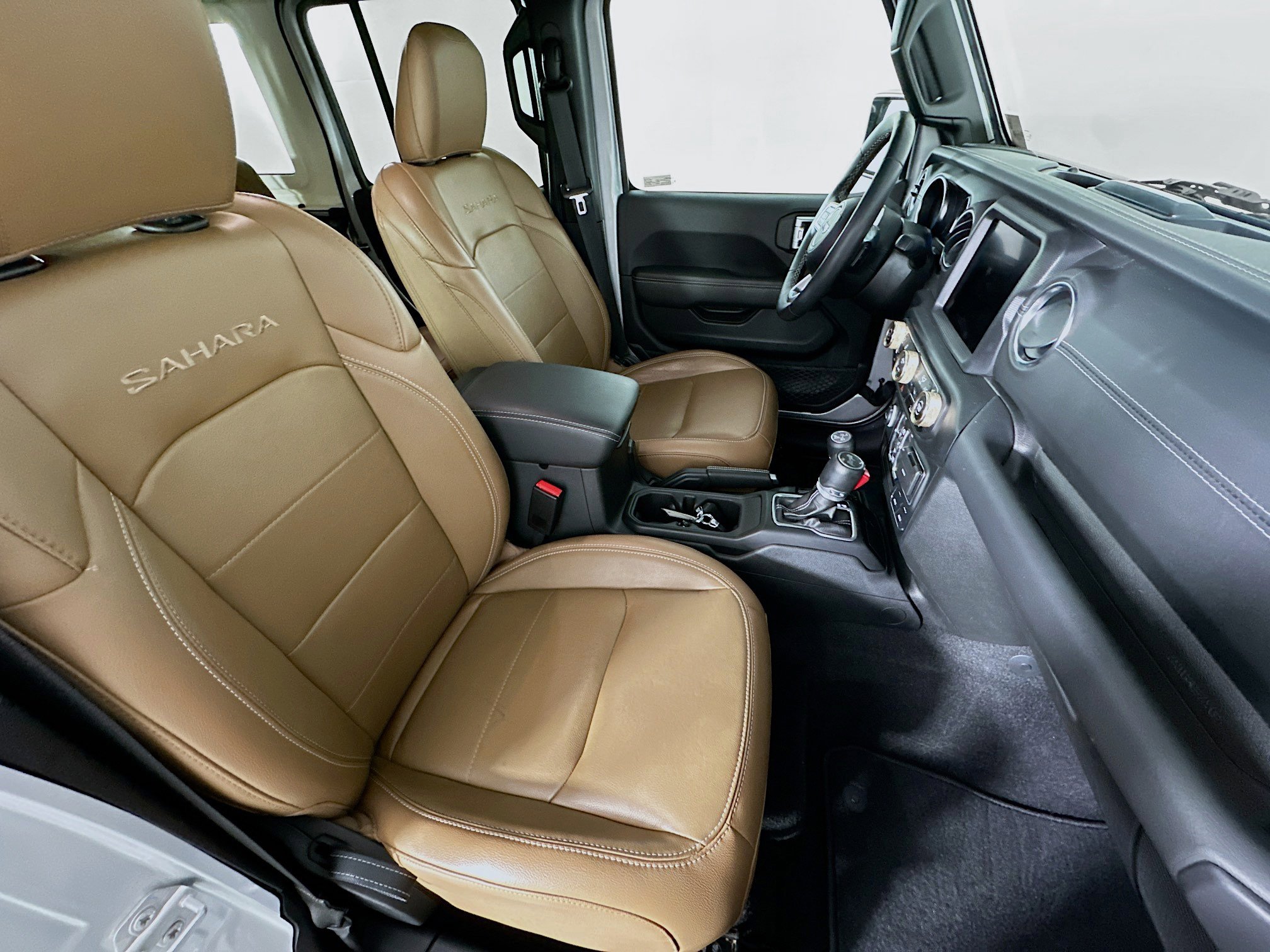 Used 2023 Jeep Wrangler Unlimited Sahara w/ Cold Weather Group AWD/4WD image 30