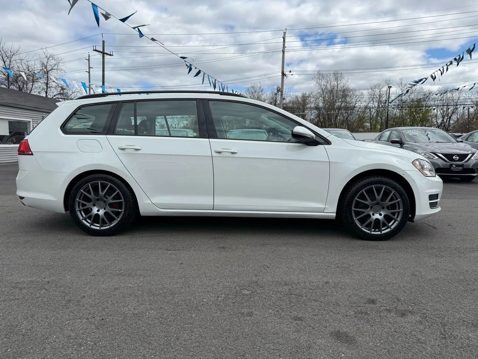 Used 2015 Volkswagen Golf S image 12