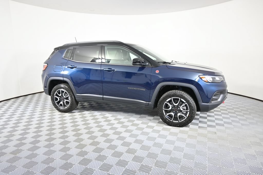 New 2026 Jeep Compass Trailhawk w/ Sun, Sound & Navigation Group AWD/4WD image 8
