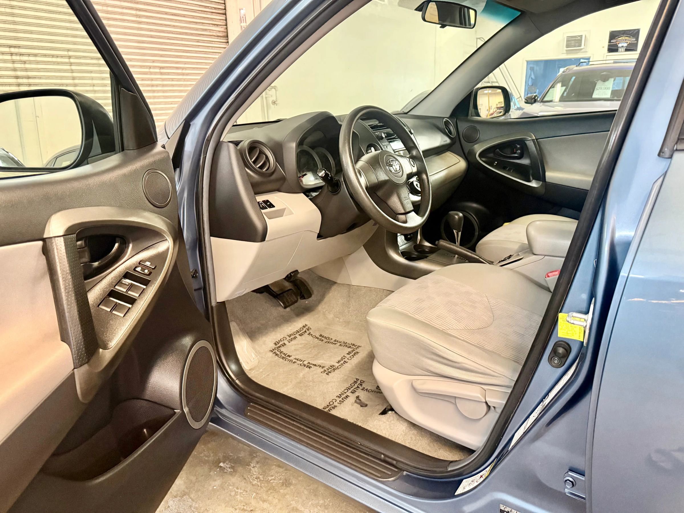 Used 2011 Toyota RAV4 Sport Utility 4D w/ Base L4 Extra Value Pkg AWD/4WD image 9