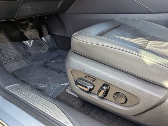 Used 2025 Lexus RX 450h AWD w/ Convenience Package image 17