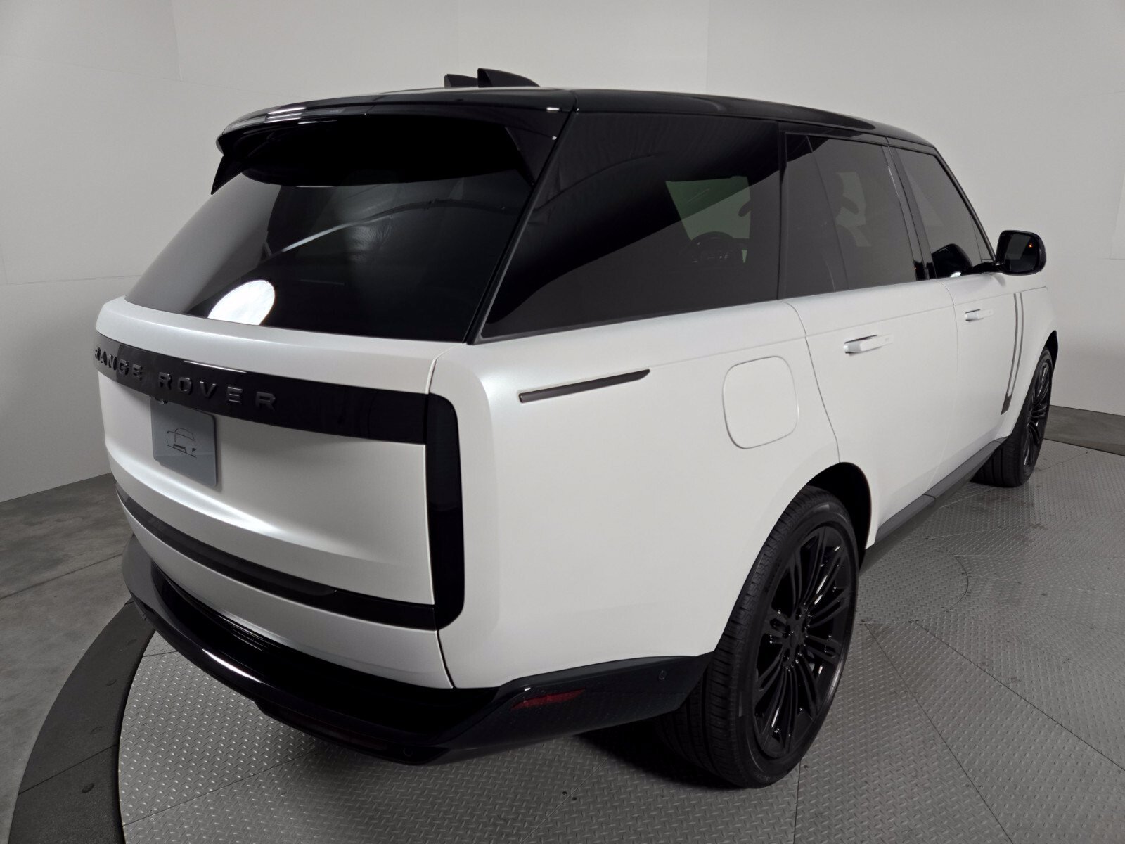 New 2026 Land Rover Range Rover SE AWD/4WD image 2