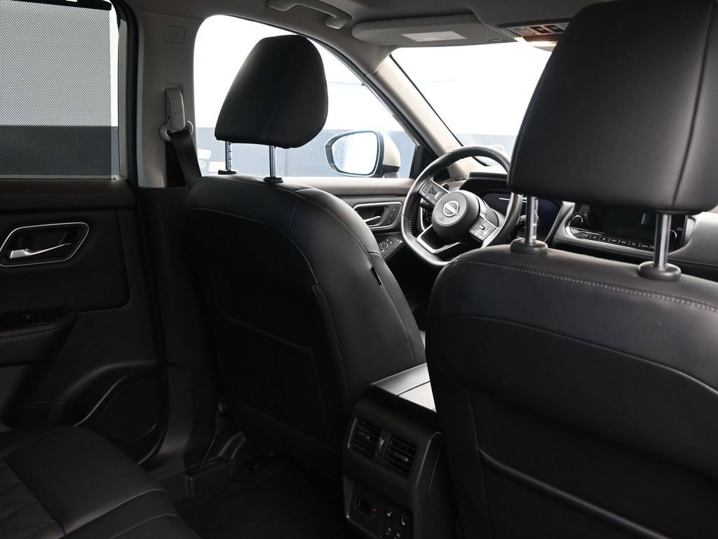 Used 2022 Nissan Rogue Platinum w/ Head-Up Display Package image 15