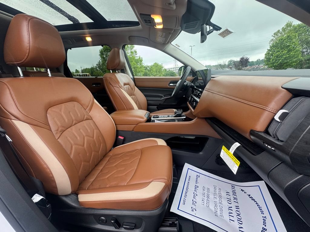 New 2026 Nissan Pathfinder Platinum AWD/4WD image 9