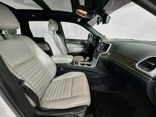 Used 2018 Jeep Grand Cherokee Limited AWD/4WD image 32