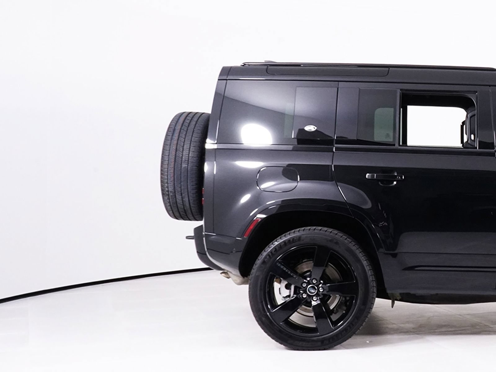 Used 2023 Land Rover Defender 110 X-Dynamic SE AWD/4WD image 13