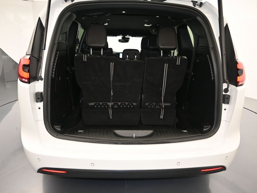 Used 2024 Chrysler Pacifica Select image 26