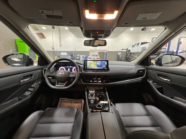 Used 2025 Nissan Rogue SL AWD/4WD image 5
