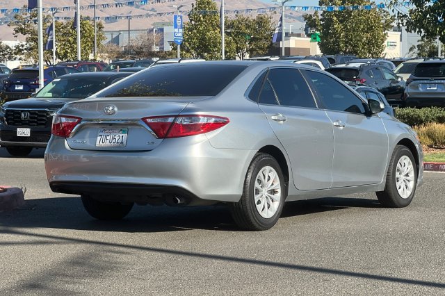 Used 2016 Toyota Camry LE FWD image 4