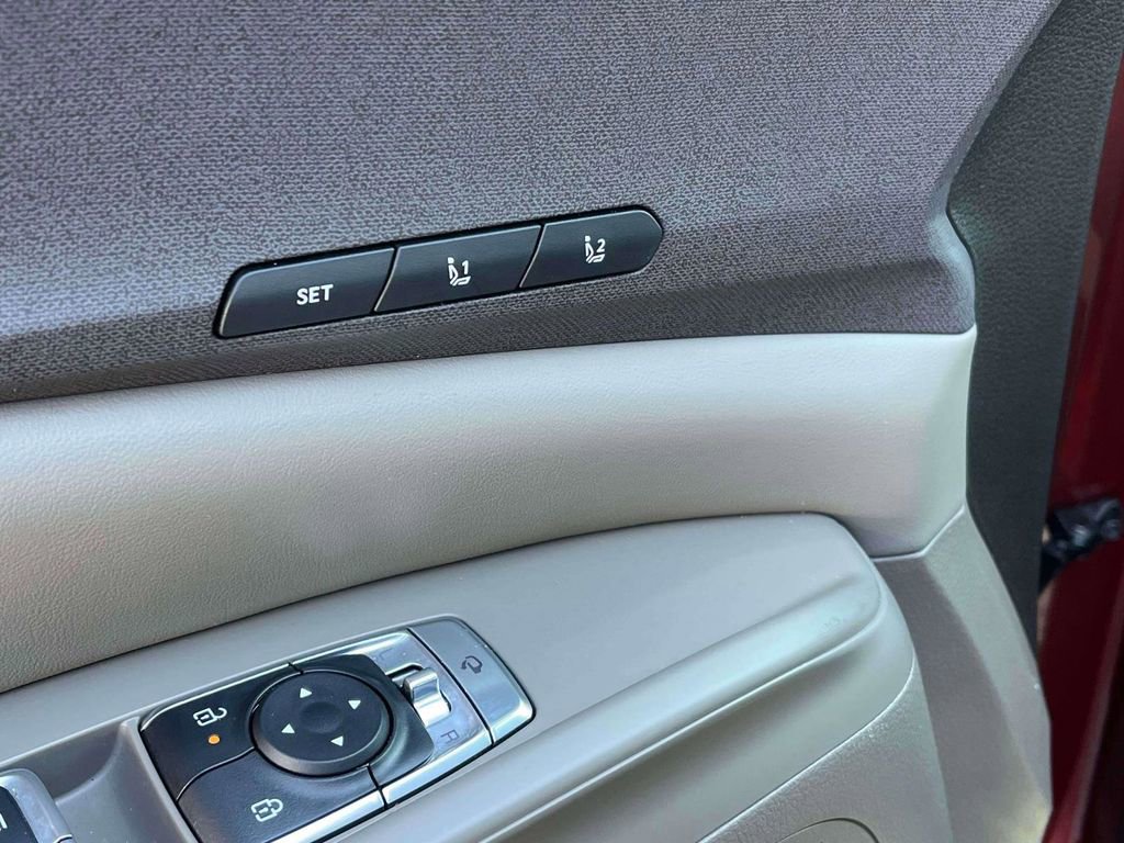 Certified 2025 Kia Carnival EX image 14