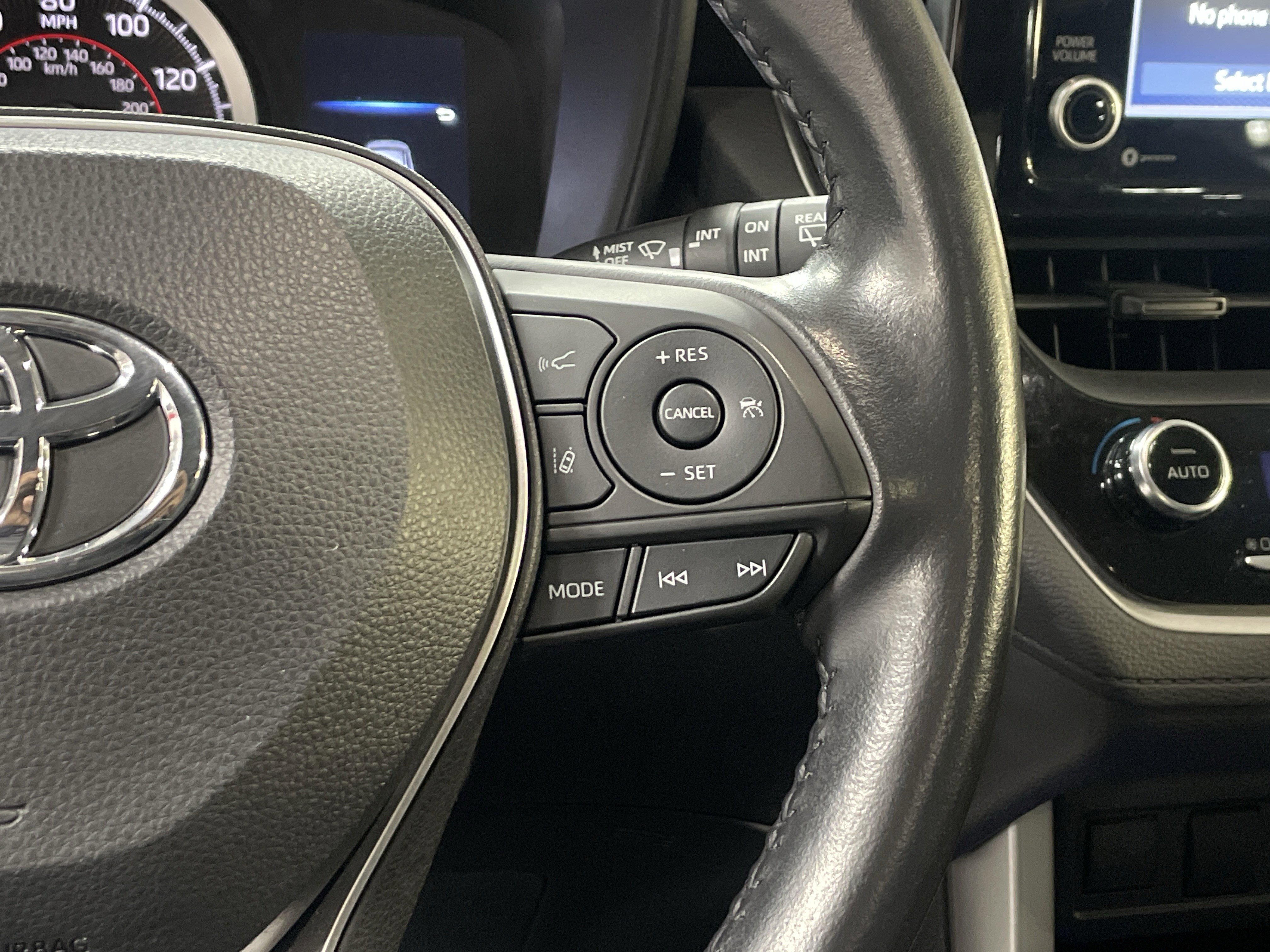 Certified 2022 Toyota Corolla Cross LE image 20