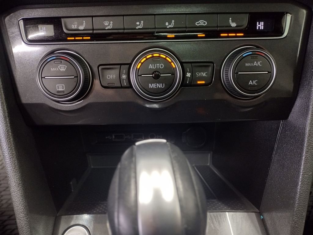 Used 2020 Volkswagen Tiguan SEL Premium R-Line image 39