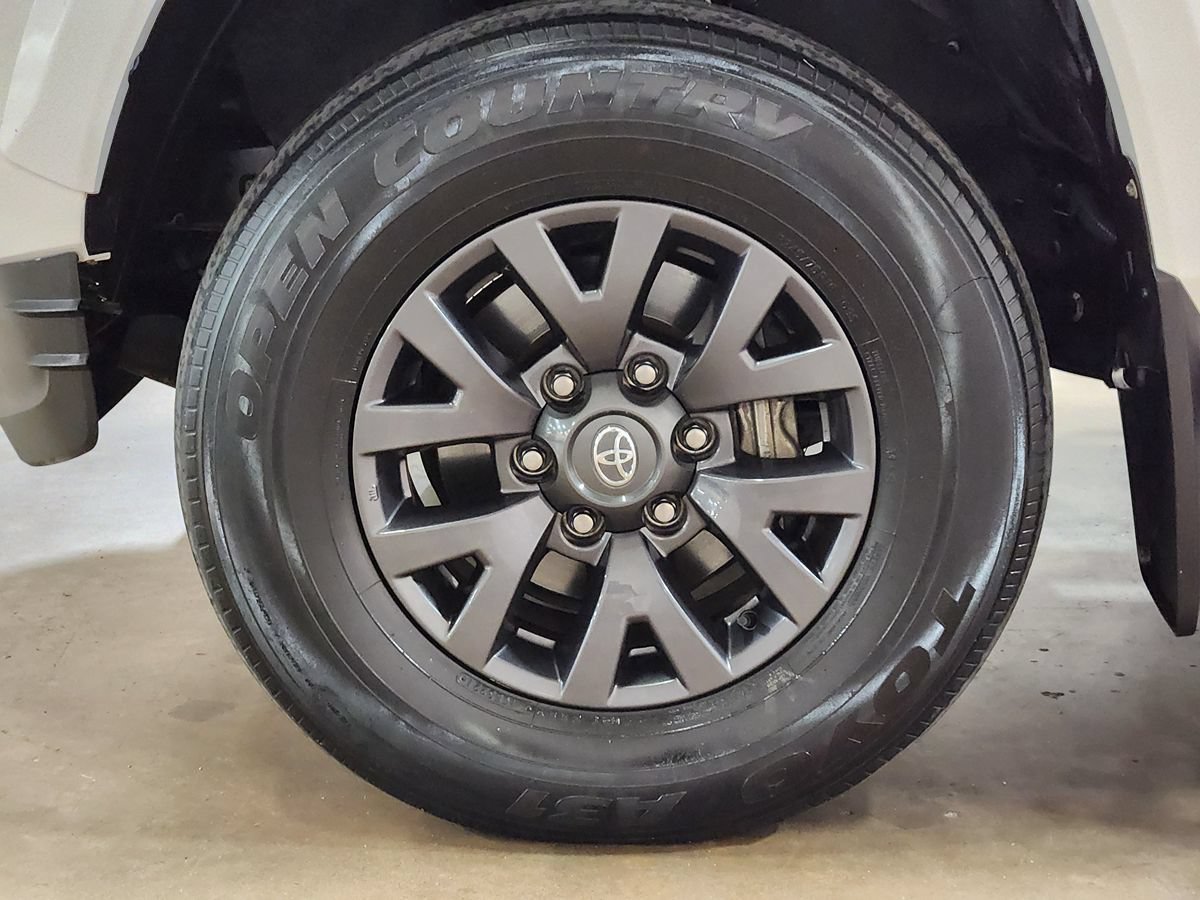 Used 2022 Toyota Tacoma SR5 RWD image 28