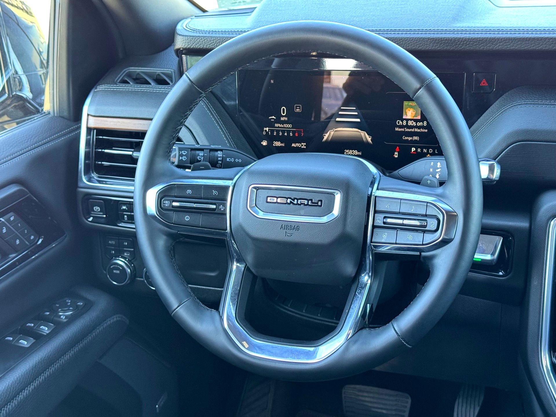 Used 2025 GMC Yukon XL Denali image 25