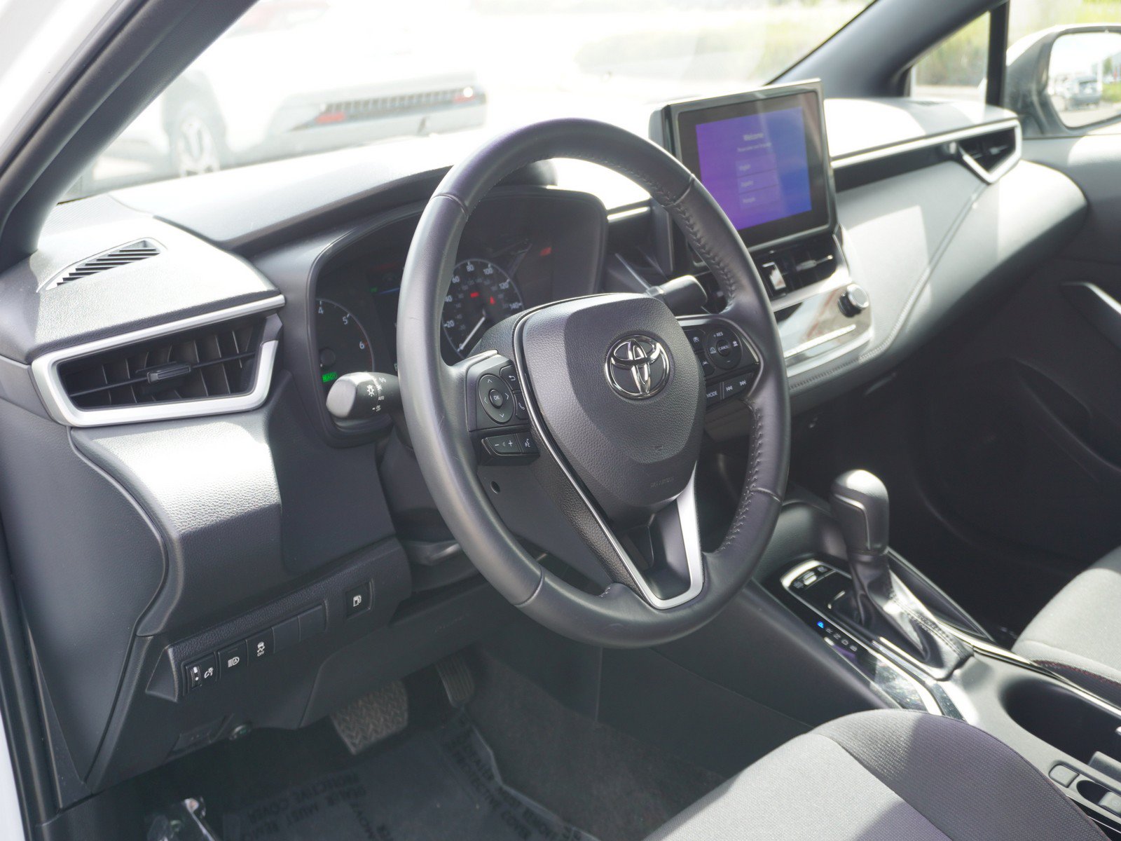 Used 2023 Toyota Corolla SE w/ SE Package FWD image 19