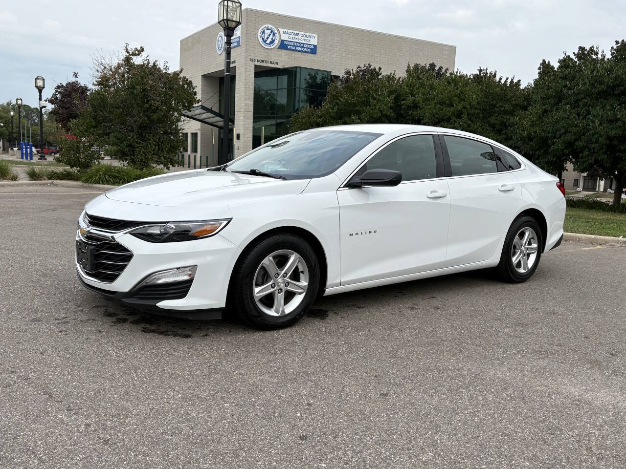 Used 2023 Chevrolet Malibu LS FWD image 1
