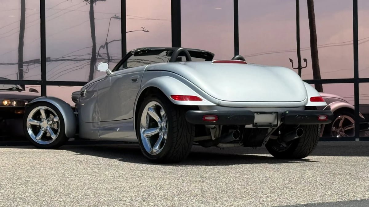 Used 2001 Plymouth Prowler RWD image 11