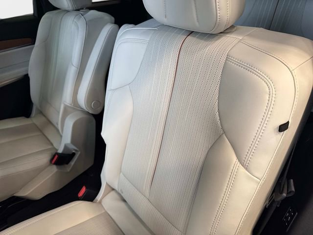 New 2026 Cadillac Vistiq Luxury AWD/4WD image 14