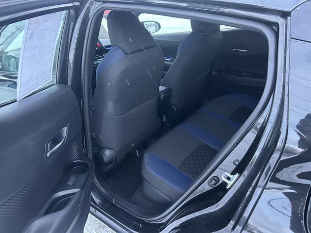 Used 2022 Toyota C-HR XLE image 26