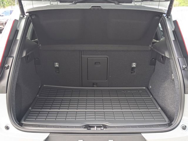 New 2025 Volvo XC40 B5 Plus w/ Protection Package Premier image 17