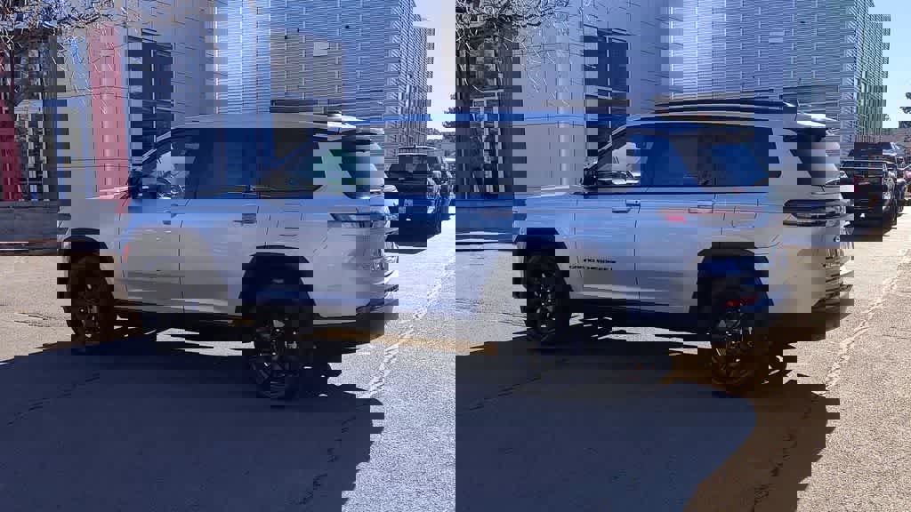 New 2025 Jeep Grand Cherokee L Limited w/ Luxury Tech Group II image 6