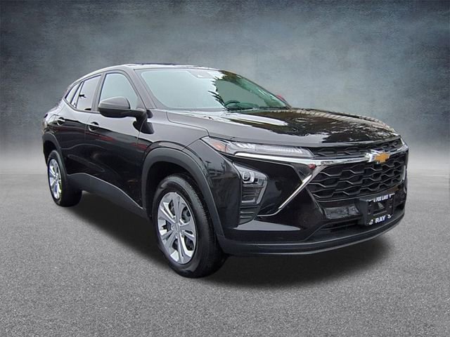 Certified 2024 Chevrolet Trax LS FWD image 2