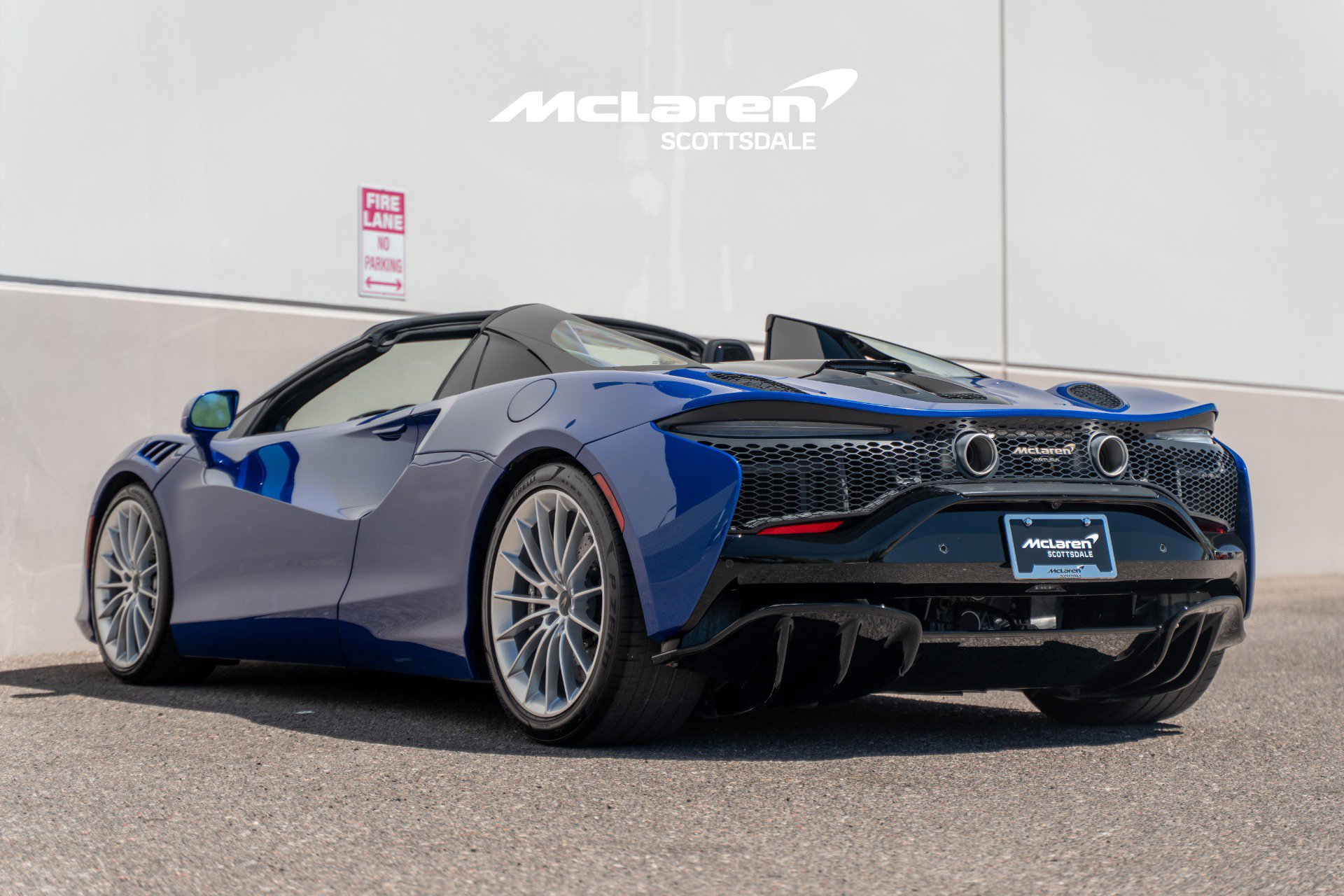 Used 2025 McLaren Artura Spider image 5