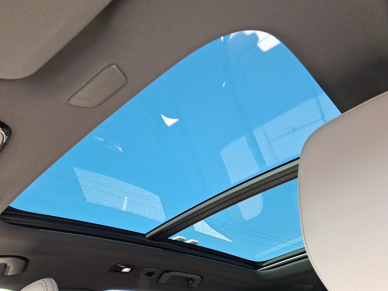 New 2026 Volvo XC60 B5 Plus w/ Protection Package Premier image 10