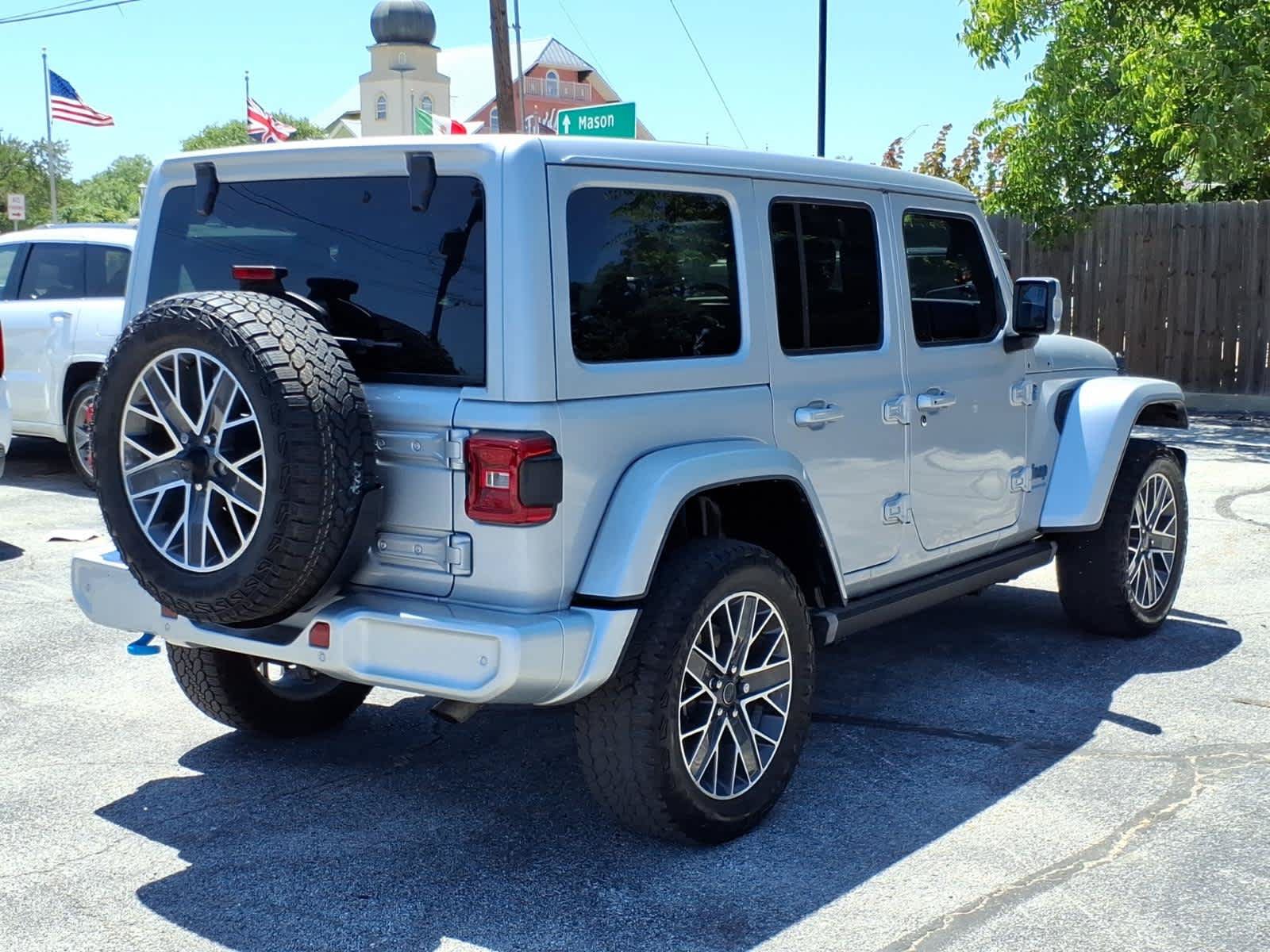 Used 2024 Jeep Wrangler High Altitude AWD/4WD image 9