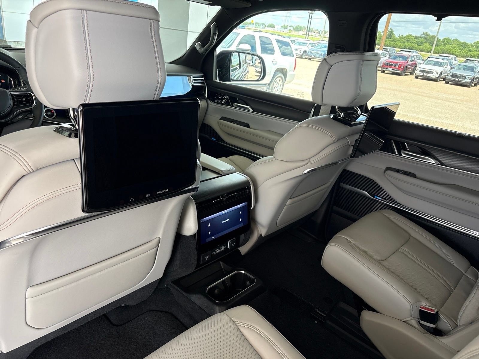 New 2026 Jeep Grand Wagoneer Summit w/ Rear Seat Video Group I AWD/4WD image 18