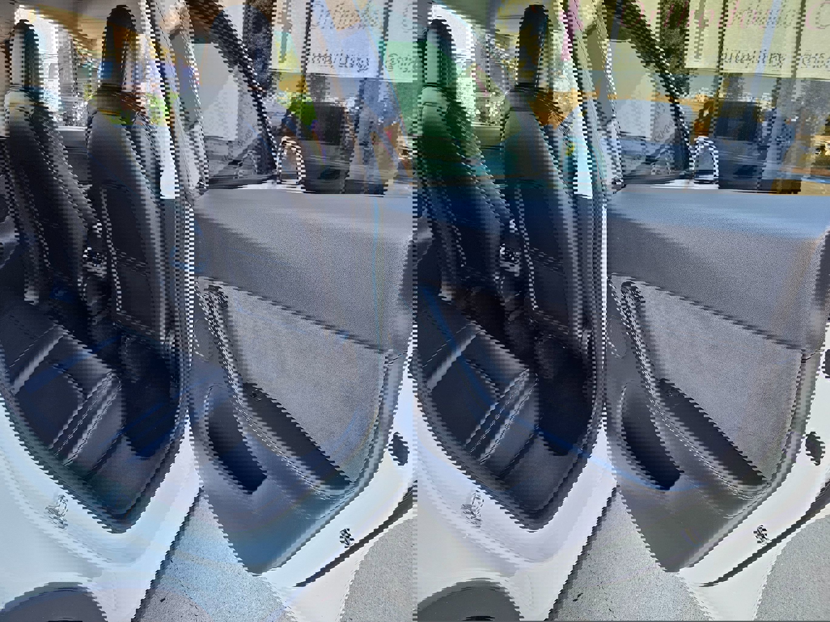 Used 2022 Tesla Model Y Long Range image 30