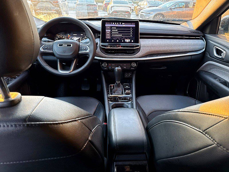 Used 2024 Jeep Compass Latitude AWD/4WD image 10