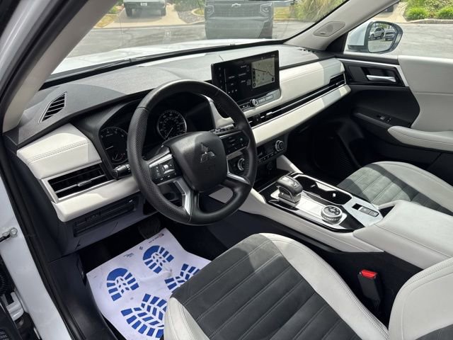 Used 2025 Mitsubishi Outlander SE AWD/4WD image 17