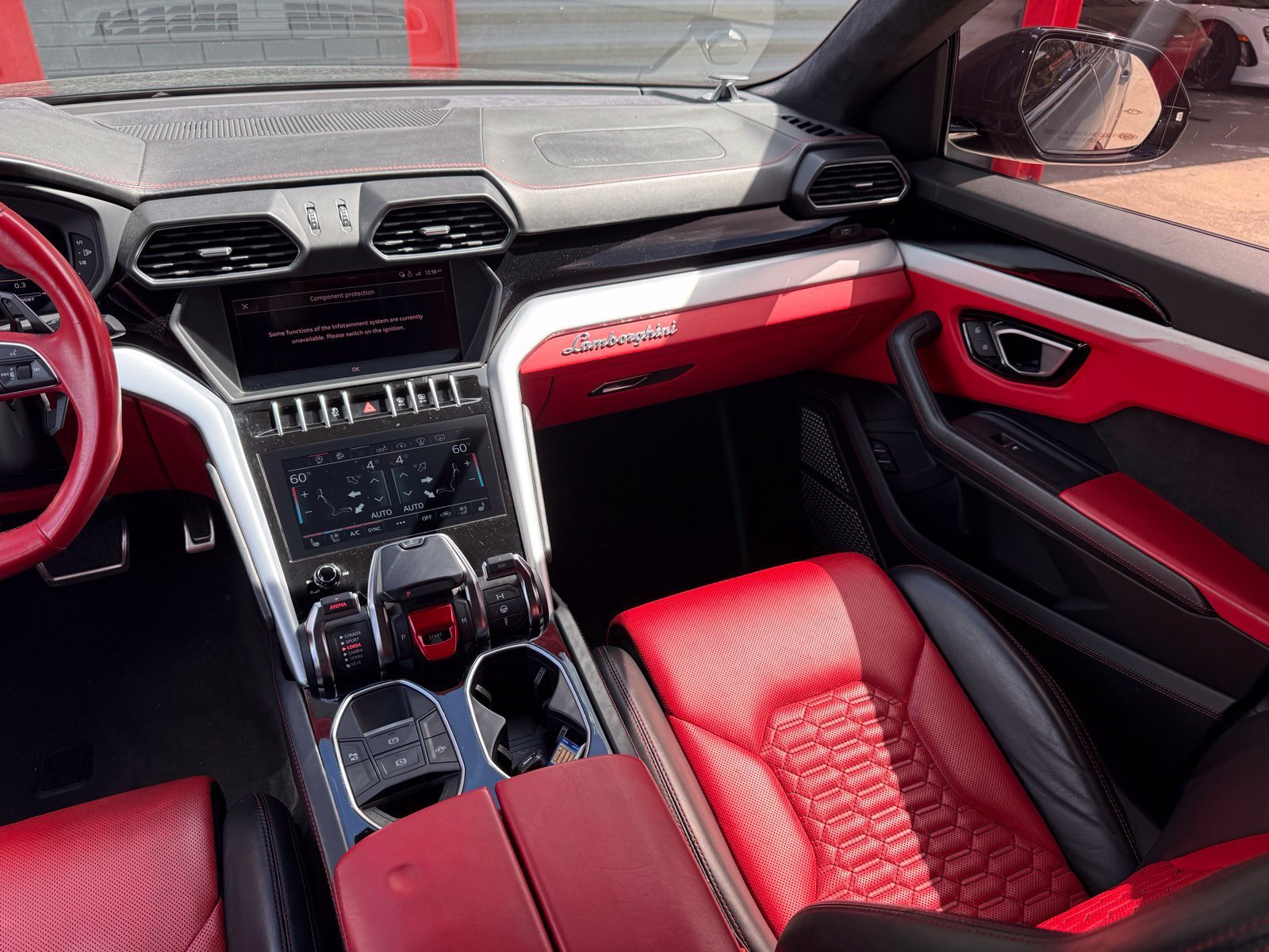 Used 2019 Lamborghini Urus AWD/4WD image 29