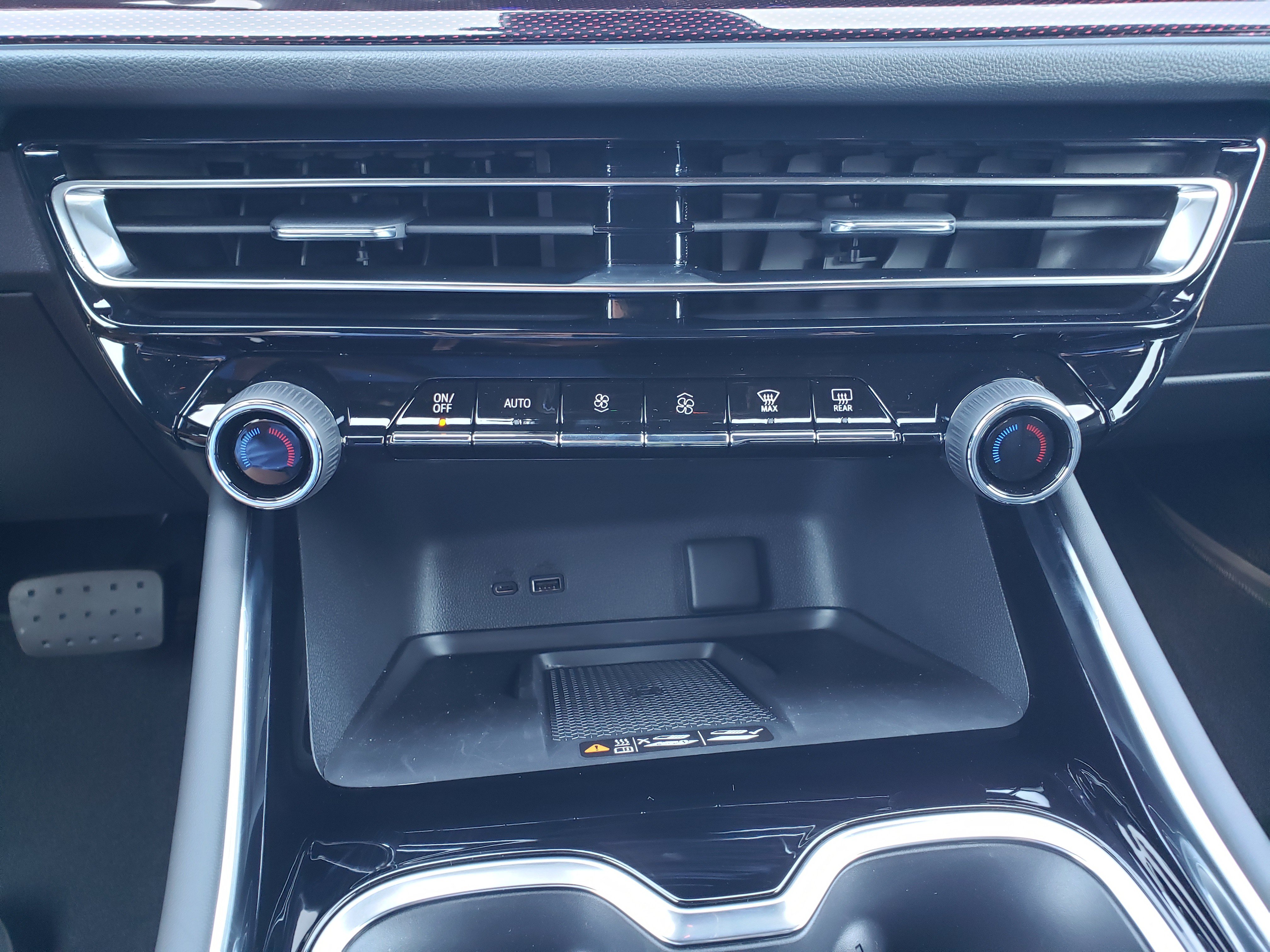 New 2027 Chevrolet Traverse RS w/ LPO, Floor Liner Package FWD image 25