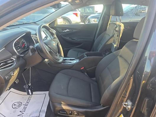 Used 2017 Chevrolet Malibu LT FWD image 3