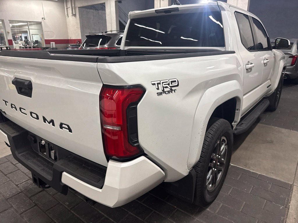 Used 2025 Toyota Tacoma TRD Sport AWD/4WD image 3
