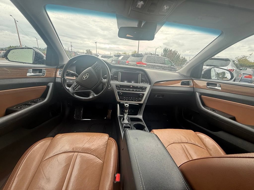 Used 2015 Hyundai Sonata Limited w/ Option Group 06 FWD image 18